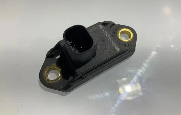 Mercedes-Benz E W211 Airbag deployment crash/impact sensor 0025426918 03W24