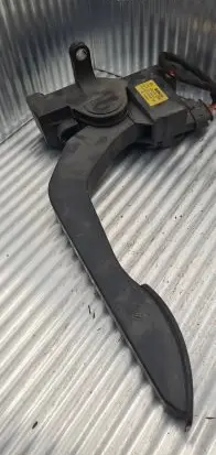 Iveco Daily 35 - 40.10 Accelerator throttle pedal 0281002633 781300208