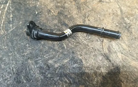Volkswagen Golf VII Engine coolant pipe/hose 06K121065R