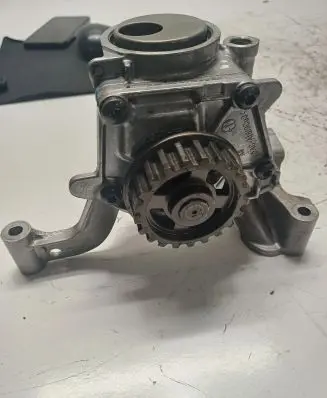 Ford Focus Oil pump CM5G6600DC