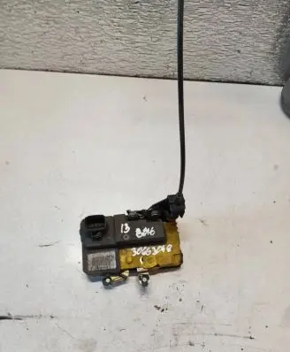 Volvo S60 Front door lock 30663043