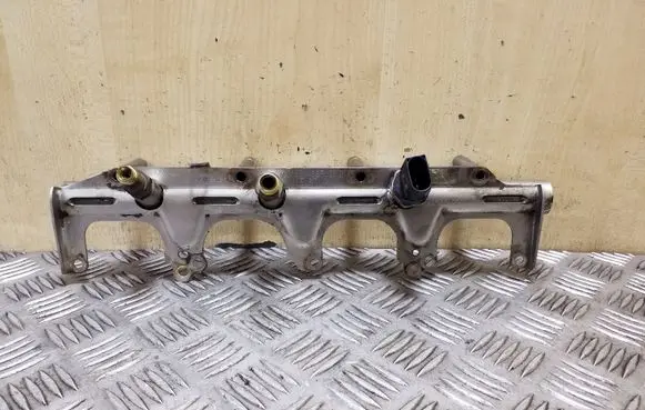 Skoda Octavia Mk2 (1Z) Fuel main line pipe 06F133317L 0261545038 06H906051A