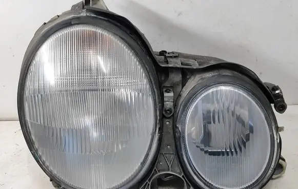 Mercedes-Benz E W210 Headlight/headlamp 15060800