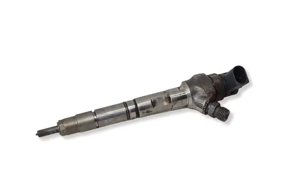 Volkswagen PASSAT B8 Fuel injector 0445110413 04L130277AD