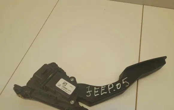 Jeep Grand Cherokee (WK) Accelerator throttle pedal 53013868AC 69V93590023
