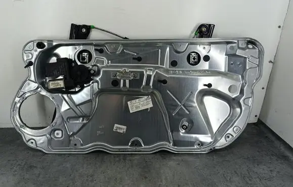 Volkswagen Polo IV 9N3 Front door window regulator with motor 6Y2959801