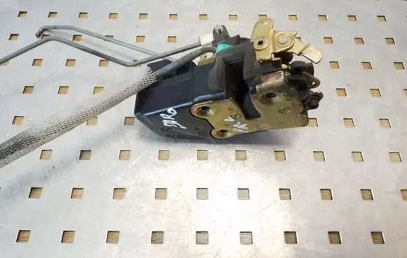 Chrysler 300 - 300C Front door lock