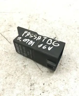 Volkswagen PASSAT B6 Glow plug pre-heat relay 038907281D 0281003038