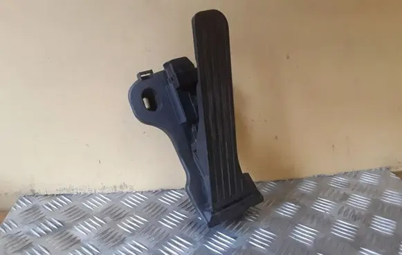 Volkswagen Touran I Accelerator throttle pedal 6PV00874600 1T2721503G