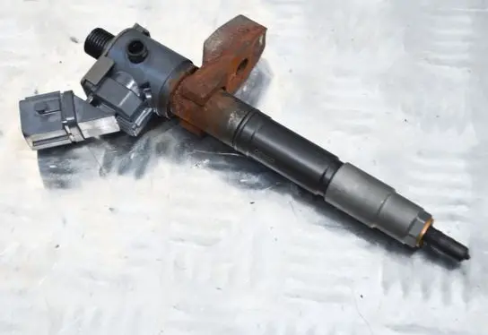 Volvo S60 Fuel injector 237001002R14167