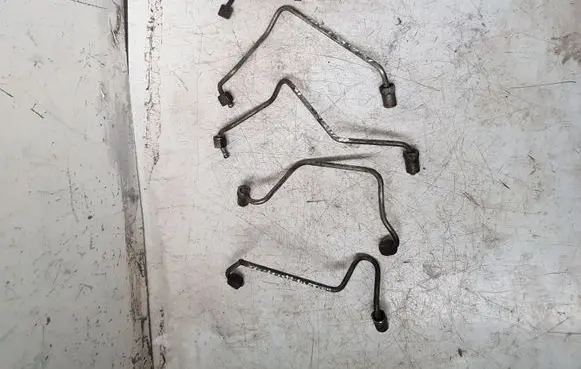 Toyota Avensis T250 Fuel injector supply line/pipe 