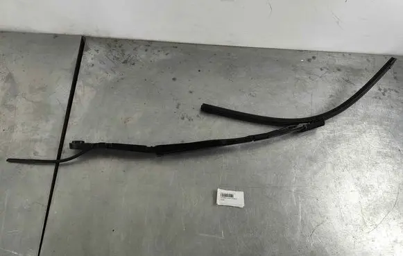 Volvo XC60 Front wiper blade arm 31416839