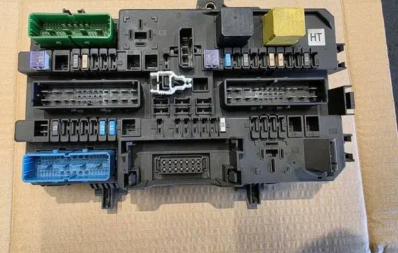 Opel Astra H Fuse module 13222173 5DK00866933