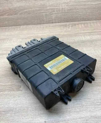 Volkswagen Golf III Engine control unit/module ECU 1H0907311 0261200701