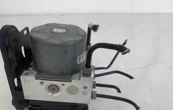 Volkswagen Golf VII ABS Pump 5Q0614517DE