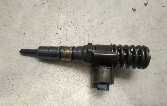 Skoda Superb B6 (3T) Fuel injector 0414720404
