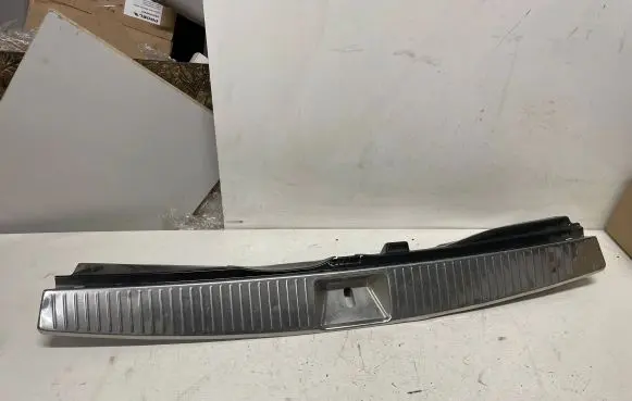 Trunk/boot sill cover protection