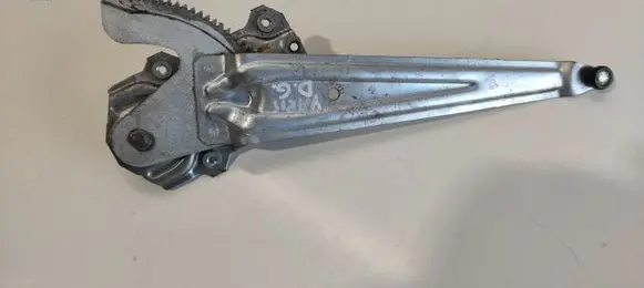 Rear door manual window regulator