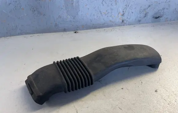 Air intake hose/pipe