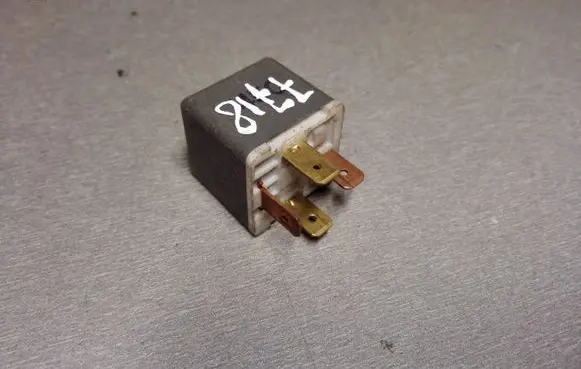 Volkswagen PASSAT B3 Other relay 141951253B