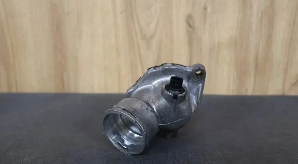 Thermostat/thermostat housing