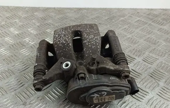 Nissan Qashqai J12 Rear brake caliper