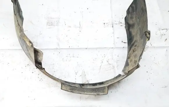 Front wheel arch liner splash guards