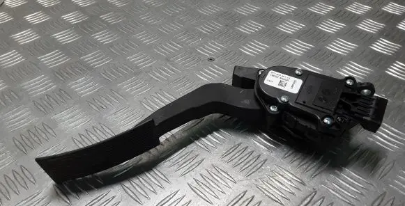 Nissan Navara D23 Accelerator throttle pedal 180024KJ0A 6PV93390113