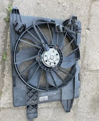 Renault Megane II Radiator cooling fan shroud 8200151465