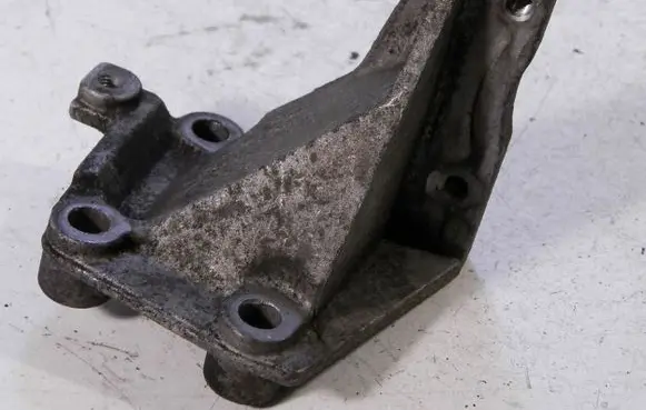 Ford Mondeo MK II Engine mounting bracket 92FF-9K552-DA