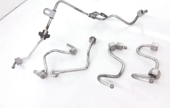Fuel injector supply line/pipe