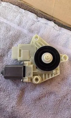 Volkswagen Golf VII Rear door window regulator motor 5Q4959811D