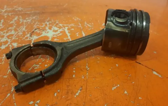 Peugeot 407 Piston 75L93