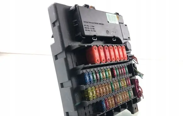 BMW Z4 E85 E86 Fuse module 6905228