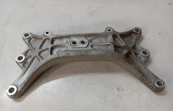 Maserati Ghibli Gearbox mounting bracket 670001738