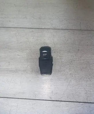 Volvo XC70 Electric window control switch 8685288 03W333