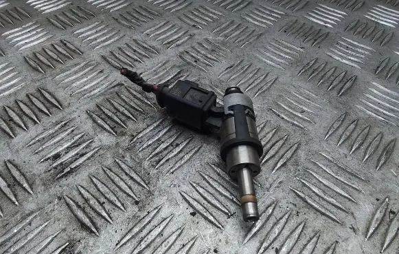 Volkswagen PASSAT B6 Fuel injector 06D133036D