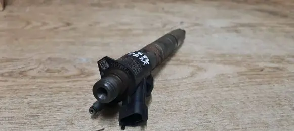 Volvo XC70 Fuel injector 31272767