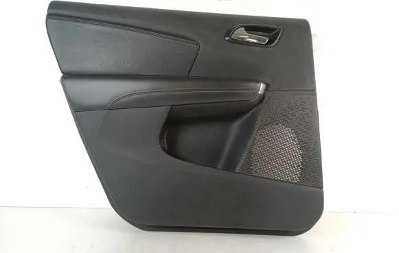 Fiat Freemont Front door card panel trim