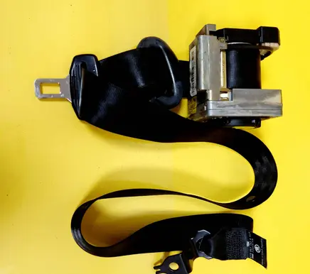 Skoda Fabia Mk1 (6Y) Front seatbelt 33009799