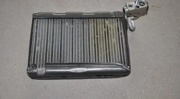 Dodge Durango A/C cooling radiator (condenser) 327555T