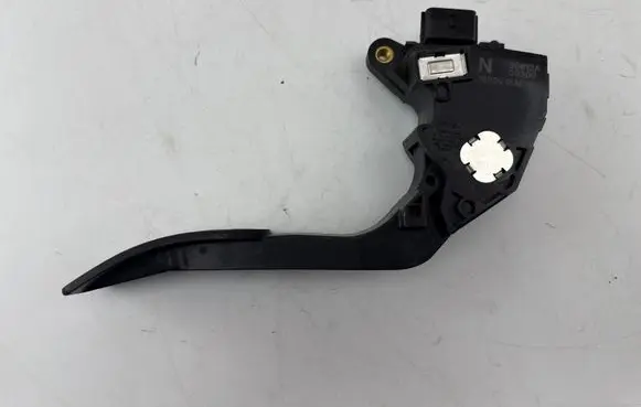 Nissan Leaf I (ZE0) Accelerator throttle pedal 180021KM0B