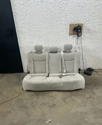 Nissan Leaf I (ZE0) Rear seat 