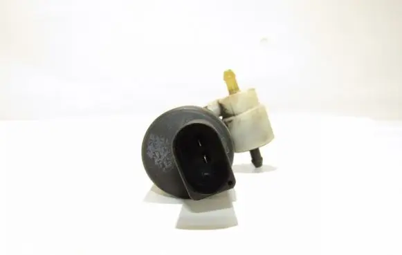 Volkswagen Touran I Windscreen/windshield washer pump