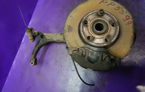 Volkswagen PASSAT B5 Front wheel hub spindle knuckle 8D0407258T