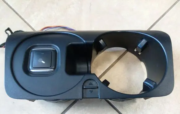 Mercedes-Benz E W213 Cup holder front 2056800691 NE70199