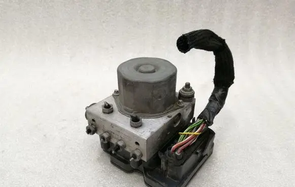 Mercedes-Benz A W176 ABS Pump A1764311712 A1769007102