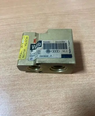 Audi TT Mk1 Air conditioning (A/C) expansion valve 6N0820679C 1J1820103B 0906054
