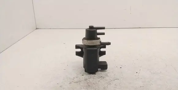 BMW 5 E39 Turbo solenoid valve 72190323 2246175 97T272