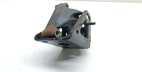 Toyota Prius (XW30) Engine mounting bracket